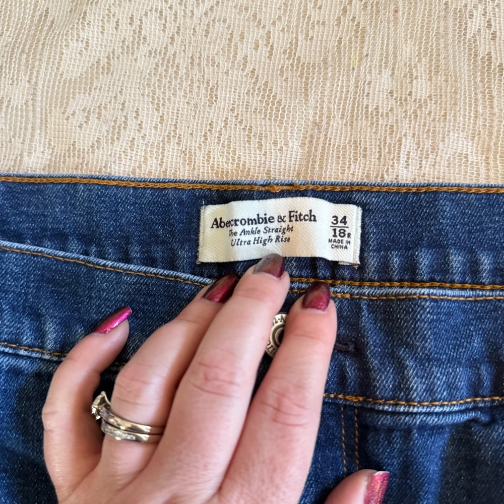 Abercrombie & Fitch Ankle Straight ultra high rise dark wash denim jeans - Picture 3 of 8